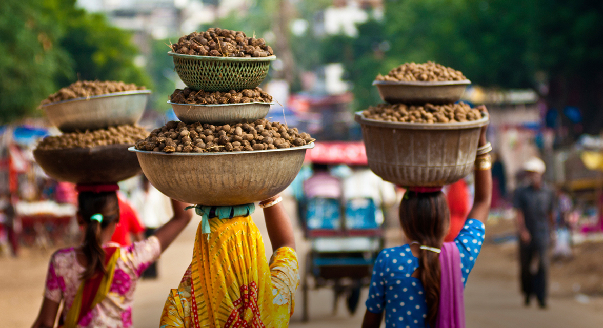  City residents carrying market goods